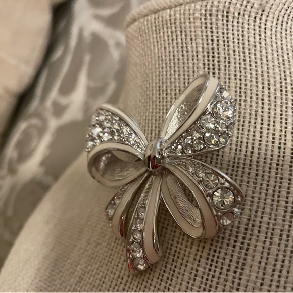 Nolan Miller crystal bow brooch - Picture 3 of 6